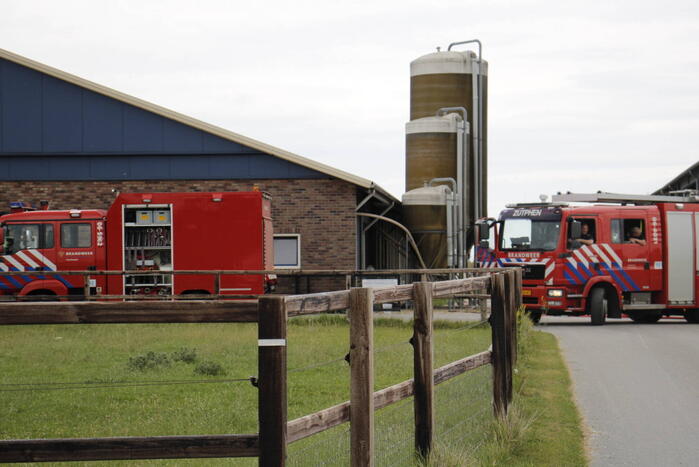 Brand in lege vrachtwagen overgeslagen naar schuur bij bedrijf Comfortmix