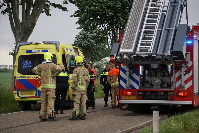 Automobilist raakt van de weg en belandt in sloot
