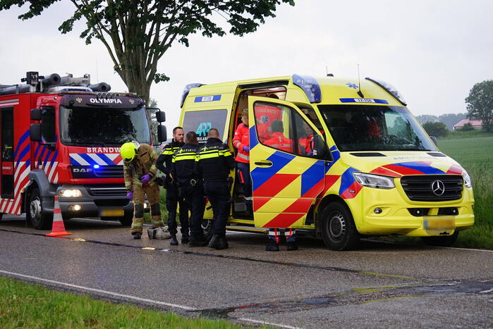 Automobilist raakt van de weg en belandt in sloot