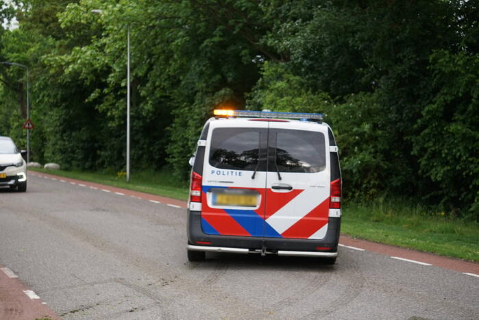 Traumahelikopter landt in bloemenbuurt op grasveld
