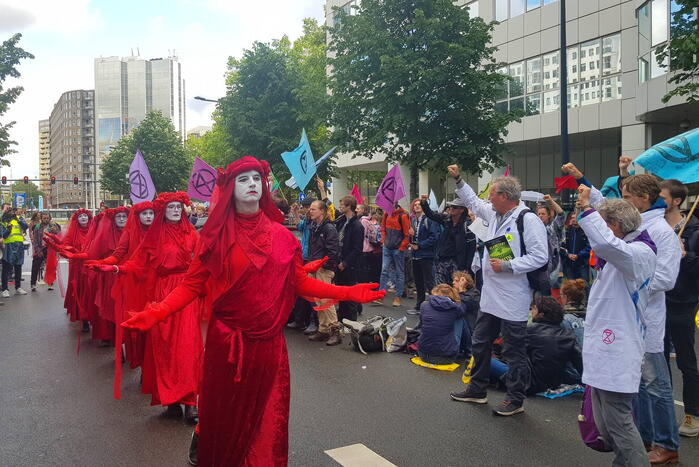 Actievoerders Extinction Rebellion houden Rebellie tegen de fossiele industrie