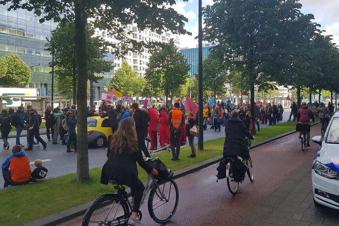 Actievoerders Extinction Rebellion houden Rebellie tegen de fossiele industrie