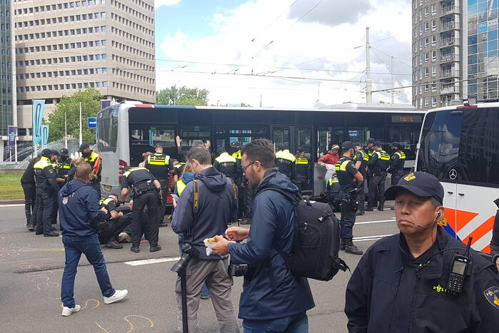 Actievoerders Extinction Rebellion houden Rebellie tegen de fossiele industrie