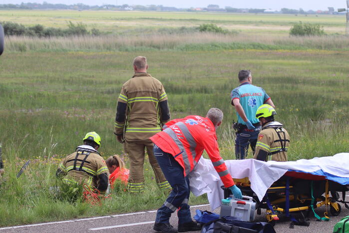 Auto met twee inzittenden belandt in het water