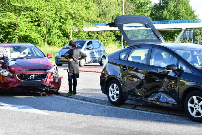 Veel schade na ongeval op kruising