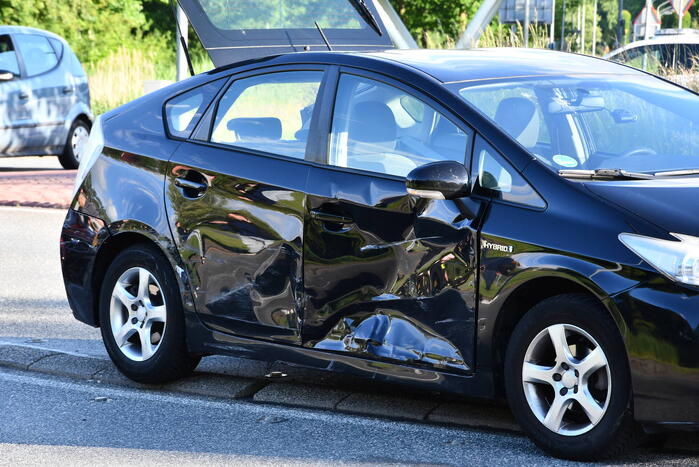 Veel schade na ongeval op kruising