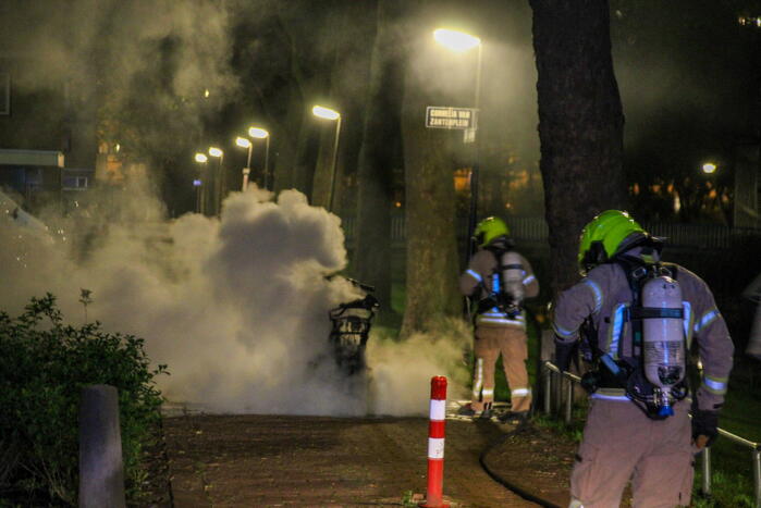 Felyx deelscooter uitgebrand op fietspad