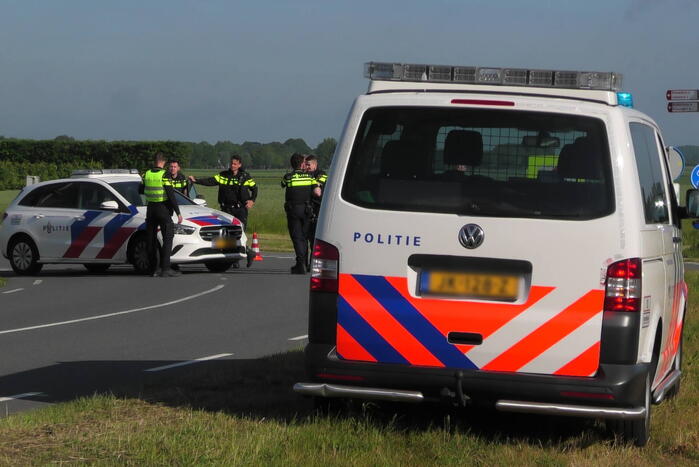 Automobilist knalt op bewegwijzeringsbord en raakt gewond