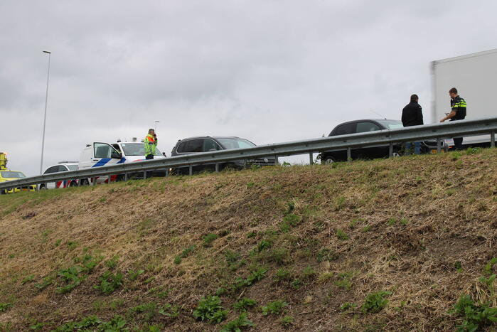 Auto's botsen op snelweg