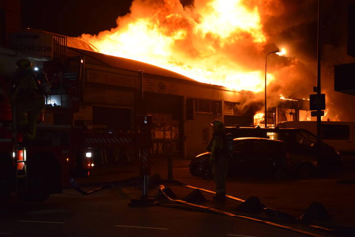 Zeer grote brand in meerdere panden