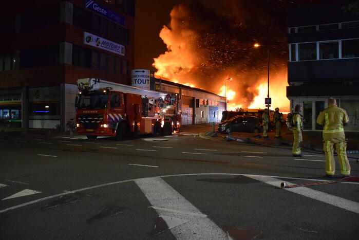 Zeer grote brand in meerdere panden