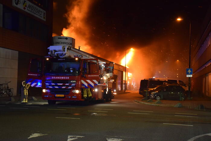 Zeer grote brand in meerdere panden