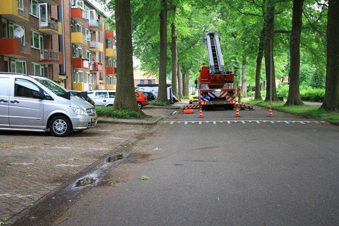 Overleden persoon uit de woning gehaald