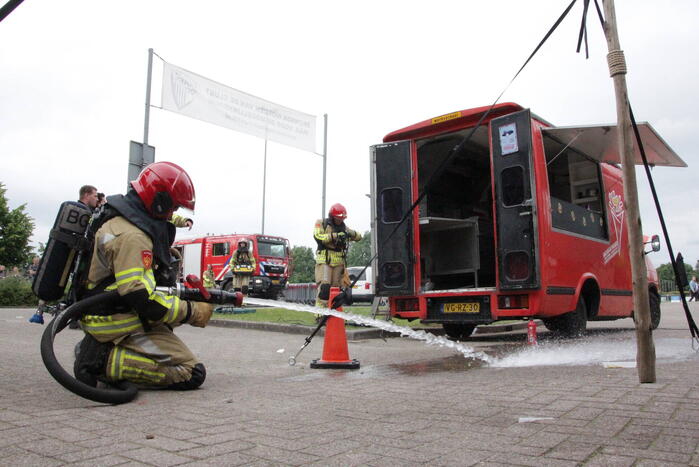 Frietkar vliegt in brand tijdens evenement