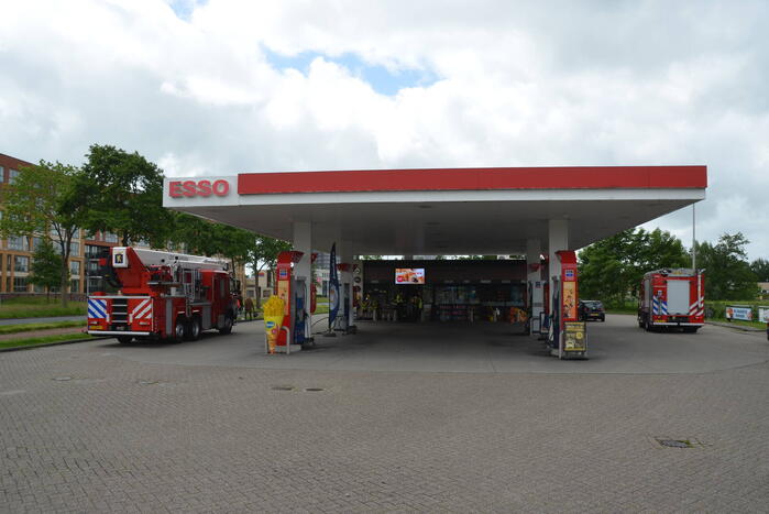 Brand in shop van tankstation snel onder controle