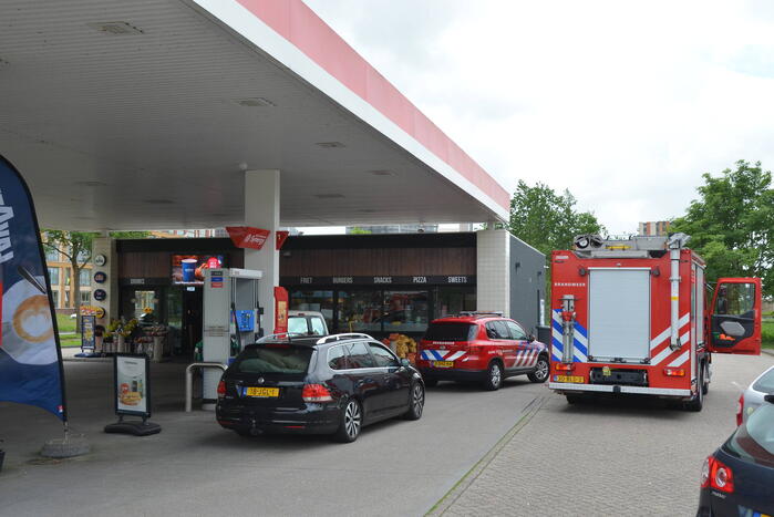 Brand in shop van tankstation snel onder controle