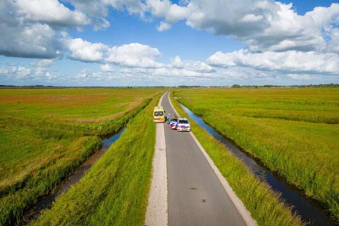 Beschonken brommerrijder belandt in sloot