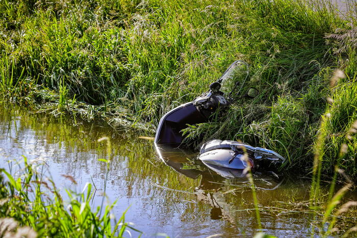 Beschonken brommerrijder belandt in sloot
