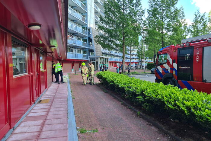 Brandweer doet onderzoek naar vreemde lucht in kelderbox