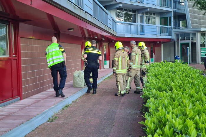 Brandweer doet onderzoek naar vreemde lucht in kelderbox
