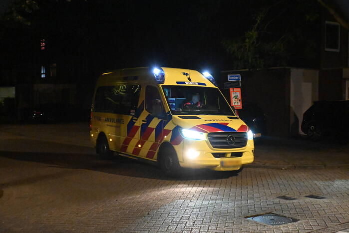 Jongeman berooft na worsteling op straat