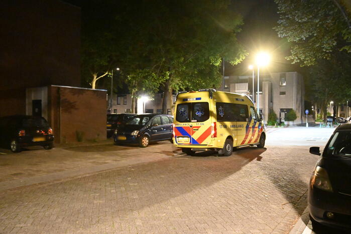 Jongeman berooft na worsteling op straat