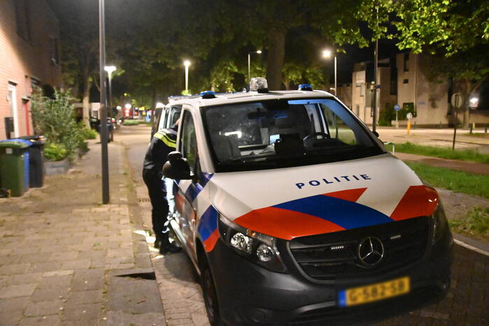 Jongeman berooft na worsteling op straat