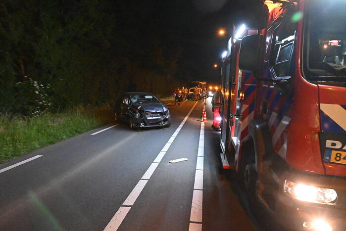 Man klapt op boom en raakt gewond
