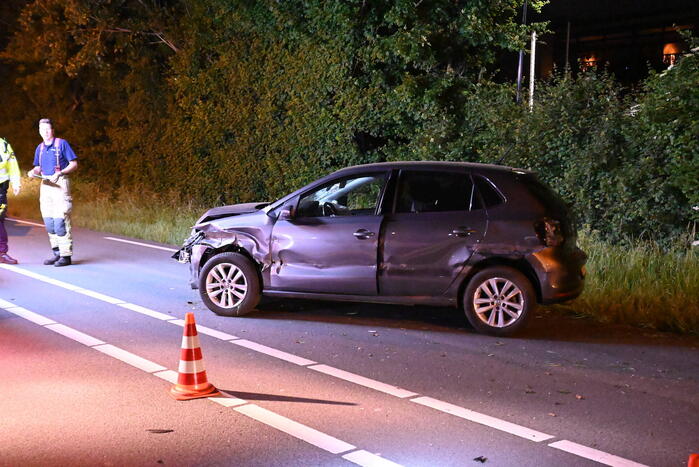 Man klapt op boom en raakt gewond