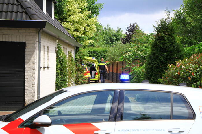 Traumahelikopter landt voor incident bij woning