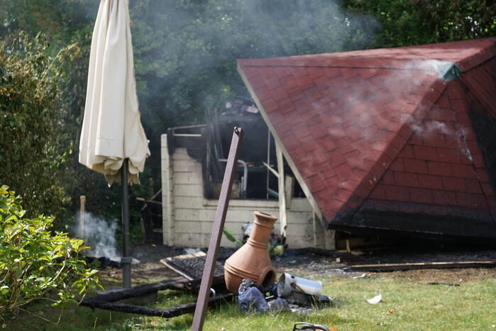Tuinhuis op Camping Elizabeth Hoeve gaat in vlammen op