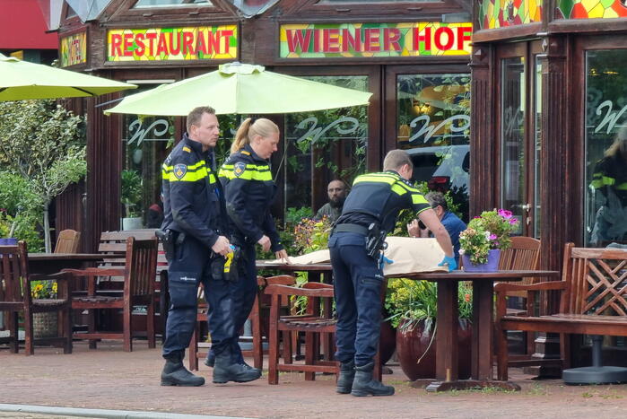 Man gewond geraakt bij steekpartij voor Hotel Wienerhof