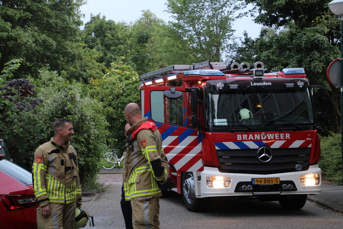 Veel rook bij voertuigbrand op parkeerplaats