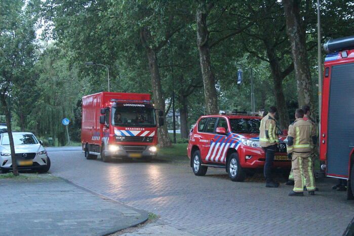 Vrouw met verward gedrag dreigt van dak te springen