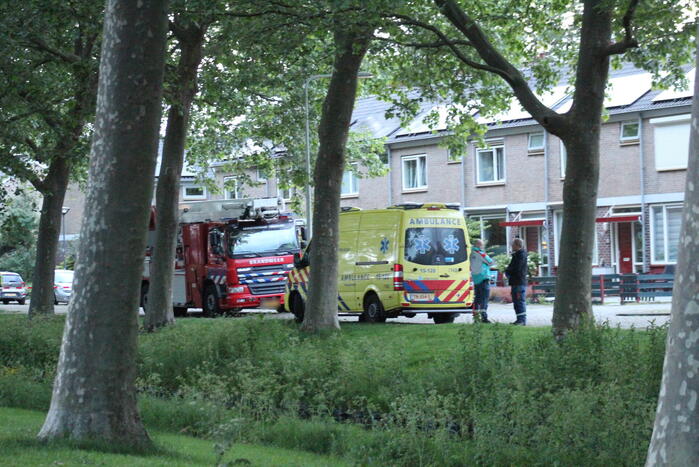 Vrouw met verward gedrag dreigt van dak te springen