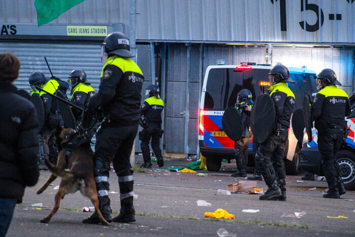 Rellen breken uit na verlies voetbalwedstrijd