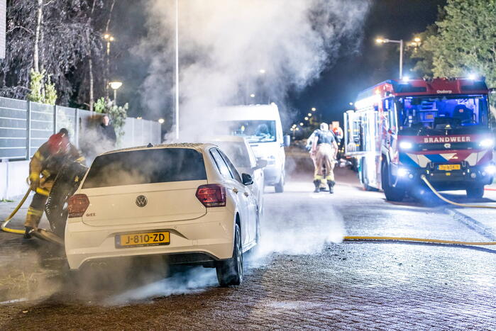 Auto brandt volledig uit na brandstichting