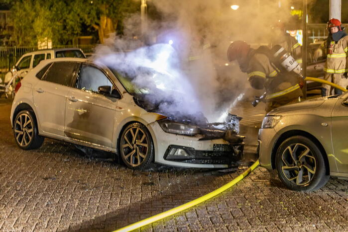 Auto brandt volledig uit na brandstichting
