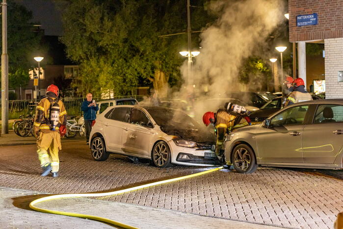 Auto brandt volledig uit na brandstichting