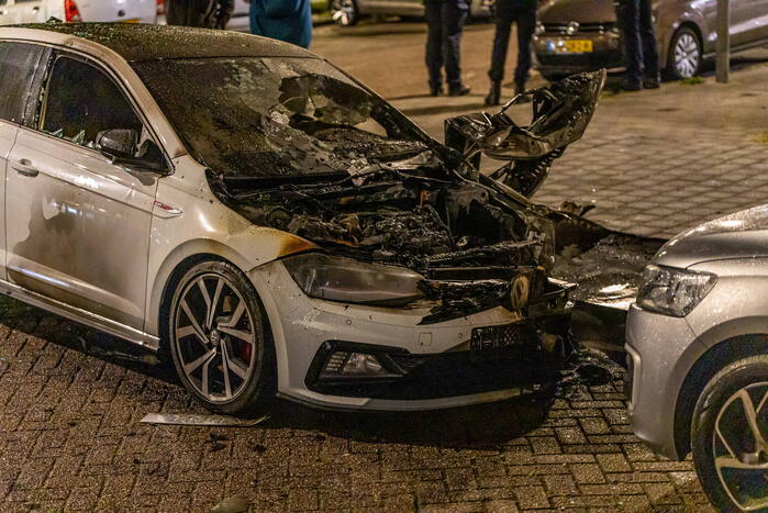 Auto brandt volledig uit na brandstichting