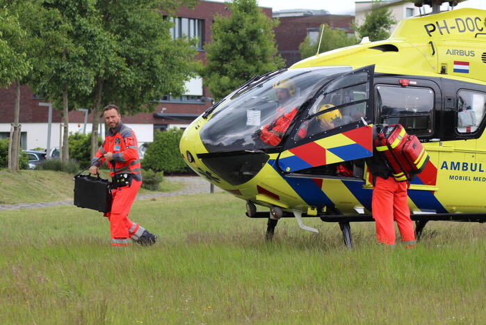 Traumahelikopter met trauma arts landt voor incident bij Brugzicht