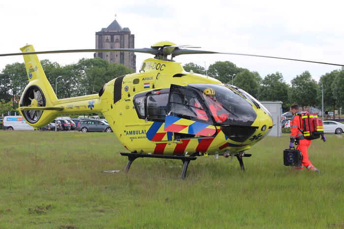 Traumahelikopter met trauma arts landt voor incident bij Brugzicht