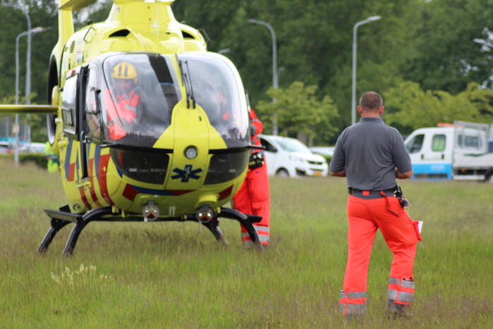 Traumahelikopter met trauma arts landt voor incident bij Brugzicht