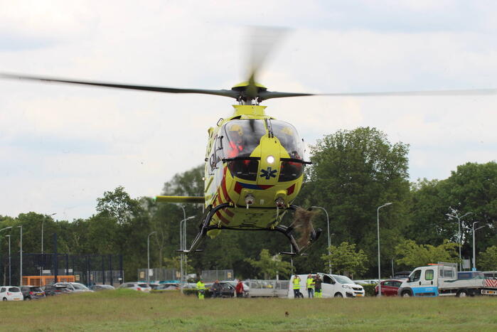 Traumahelikopter met trauma arts landt voor incident bij Brugzicht