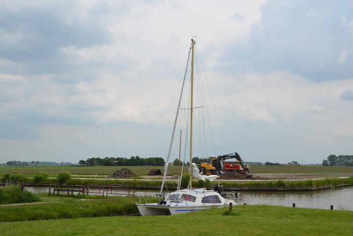 Catamaran loopt schade op bij botsing Harinxmakanaal