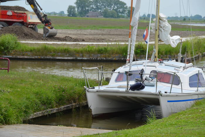 Catamaran loopt schade op bij botsing Harinxmakanaal