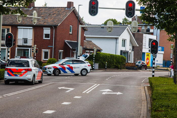 Bestelbus vat vlam tijdens het rijden