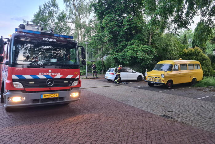 Geparkeerde auto in brand