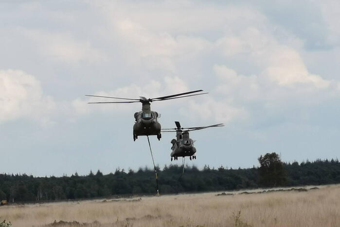 Helikopters van Defensie oefenen 'slingery'