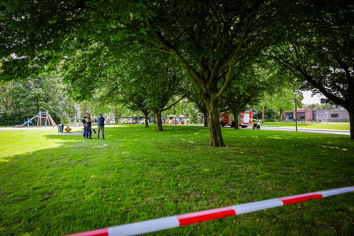 Traumahelikopter landt voor incident met kind in brandgang